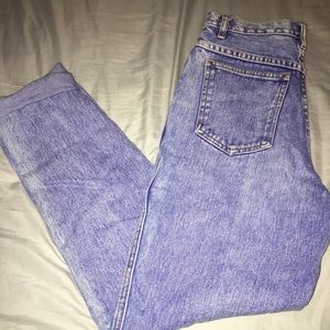 HIGH WAISTED JEANS